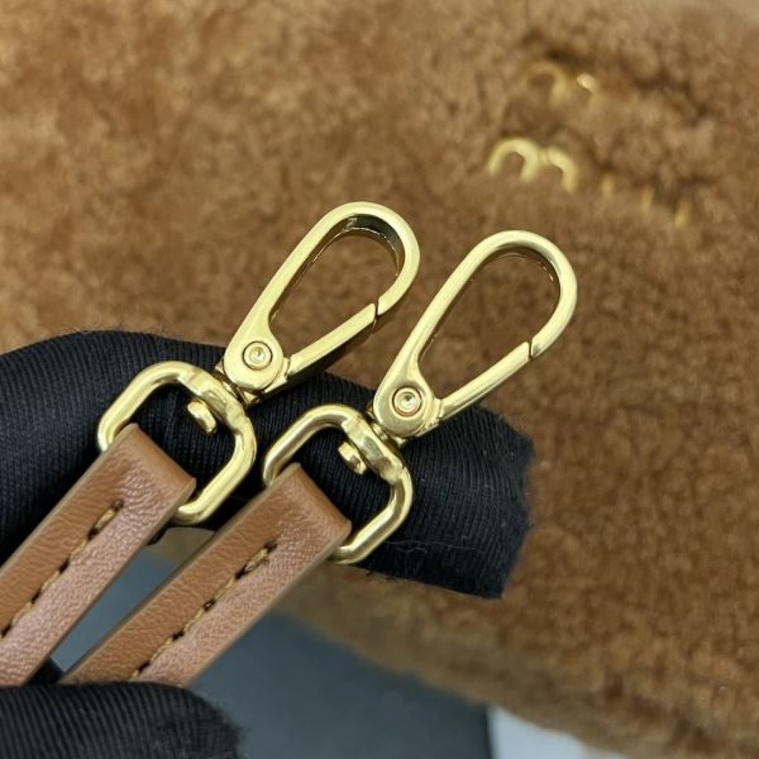 ミュウミュウ スーパーコピー トートバッグ ロゴ 芸能人着用商品 MIU MIU