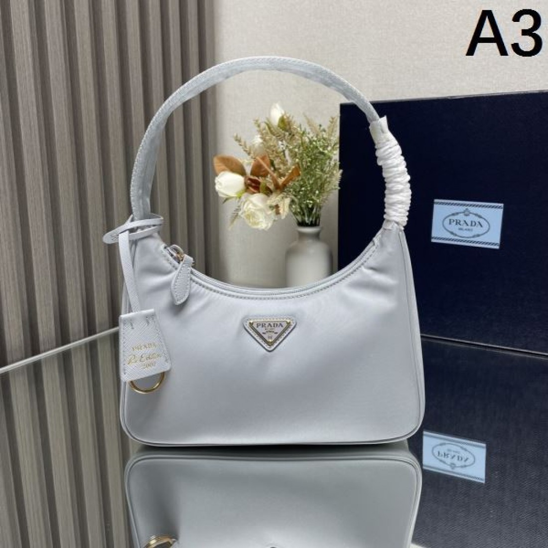 PRADA スーパーコピー トートバッグ ロゴ 日本でも大人気のモデル プラダ