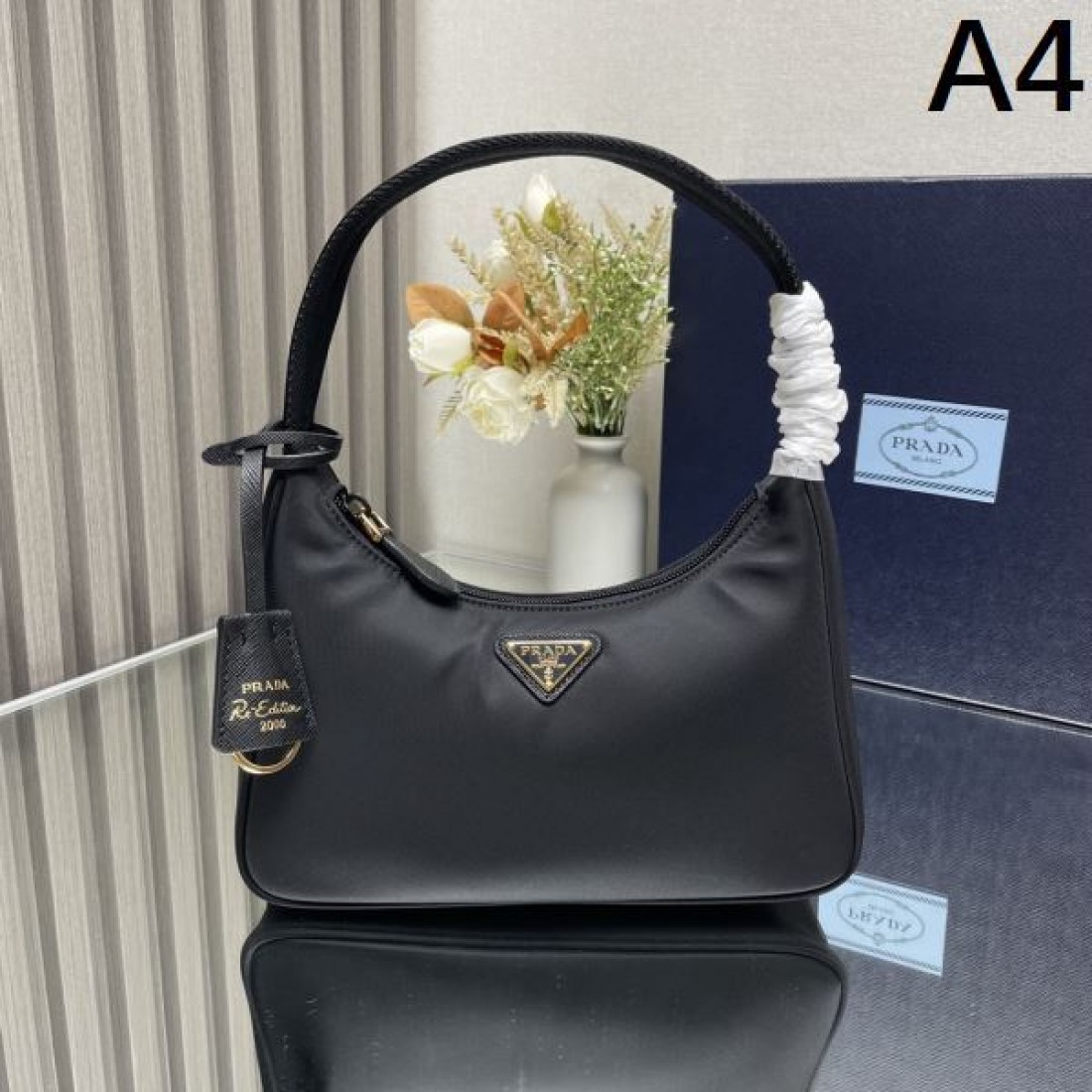 PRADA スーパーコピー トートバッグ ロゴ 日本でも大人気のモデル プラダ
