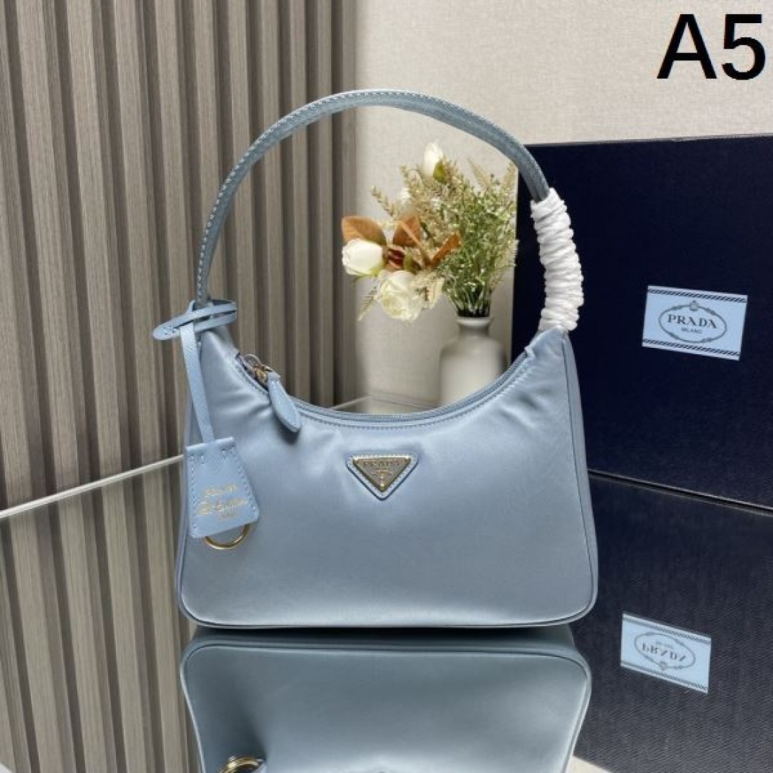 PRADA スーパーコピー トートバッグ ロゴ 日本でも大人気のモデル プラダ