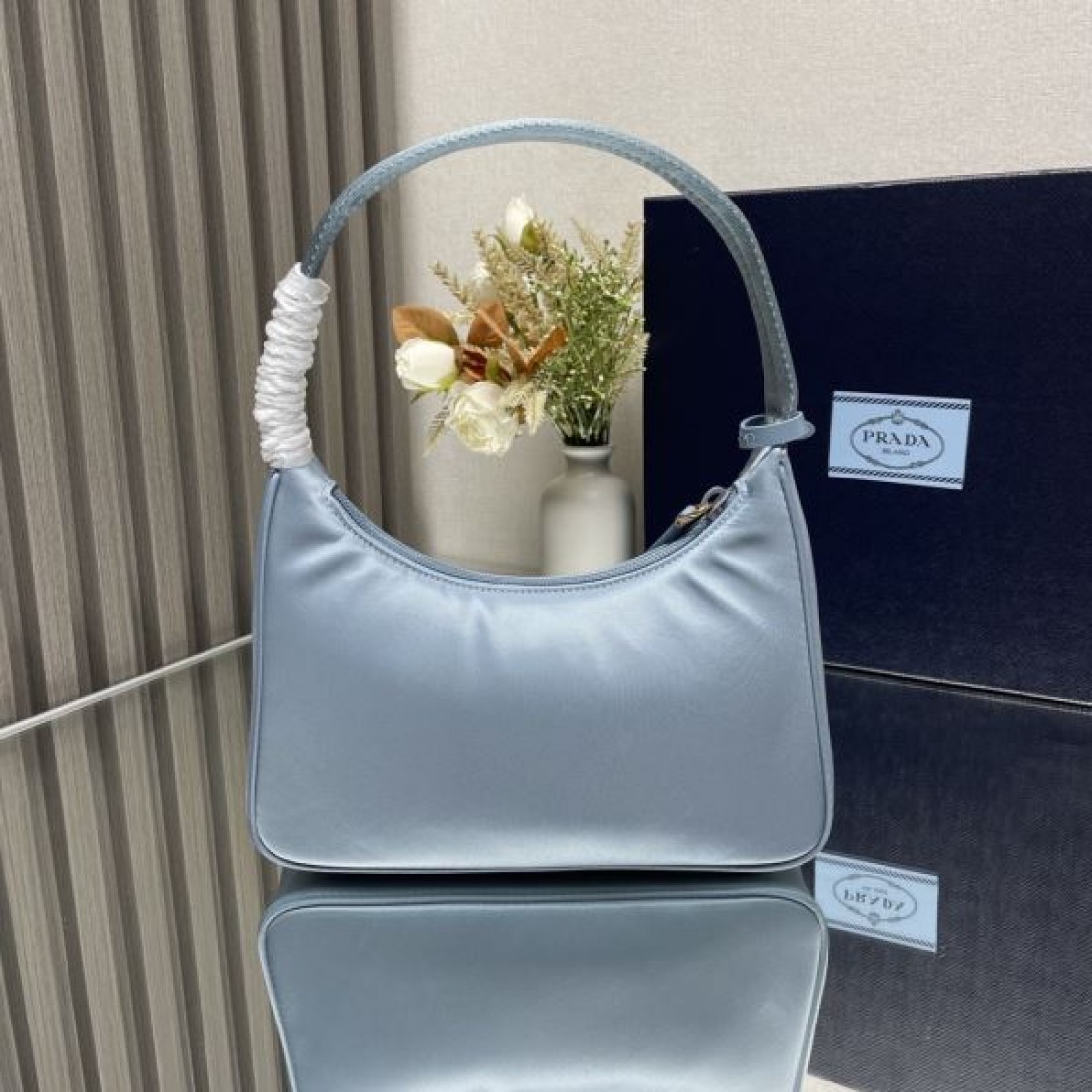 PRADA スーパーコピー トートバッグ ロゴ 日本でも大人気のモデル プラダ
