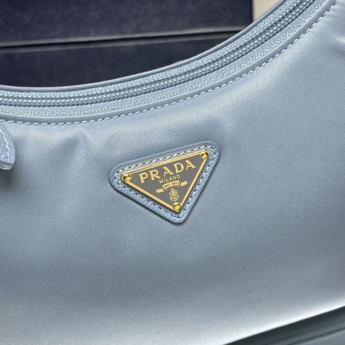 PRADA スーパーコピー トートバッグ ロゴ 日本でも大人気のモデル プラダ