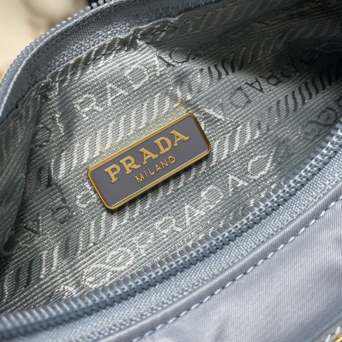 PRADA スーパーコピー トートバッグ ロゴ 日本でも大人気のモデル プラダ