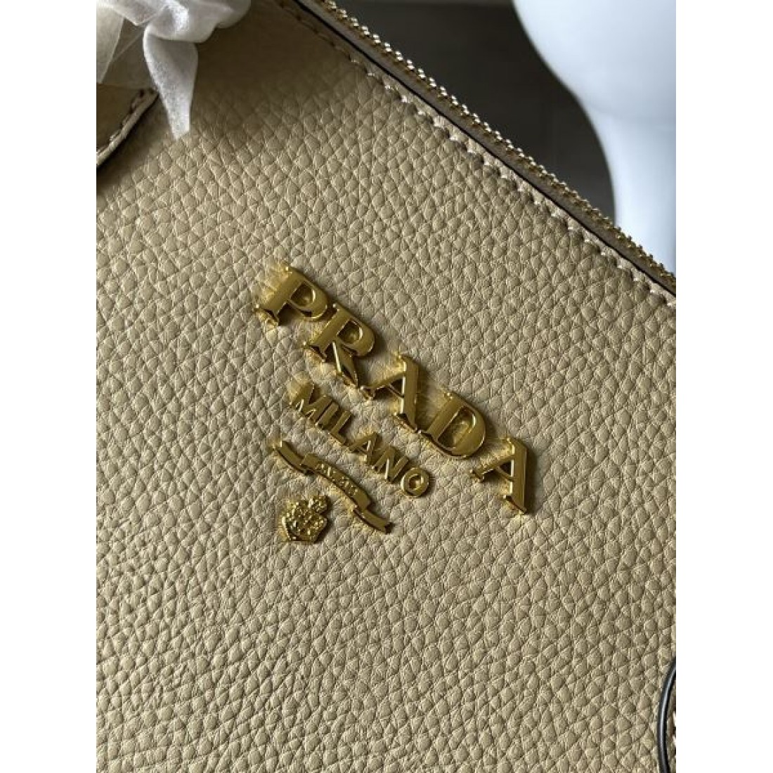 PRADA スーパーコピー トートバッグ ロゴ スタイリッシュな雰囲気 プラダ