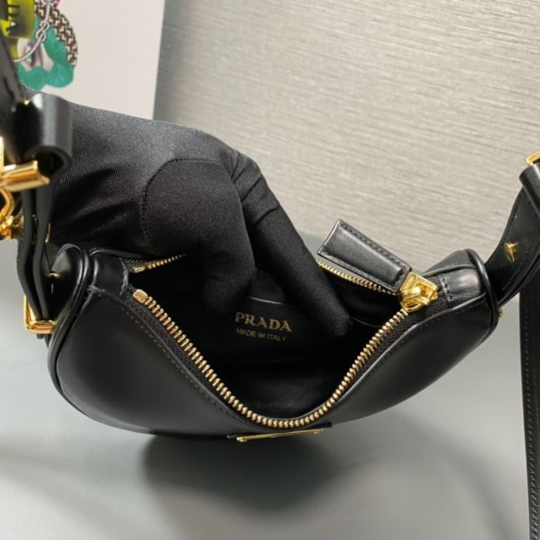 PRADA スーパーコピー トートバッグ ロゴ 日本でも大人気のモデル プラダ