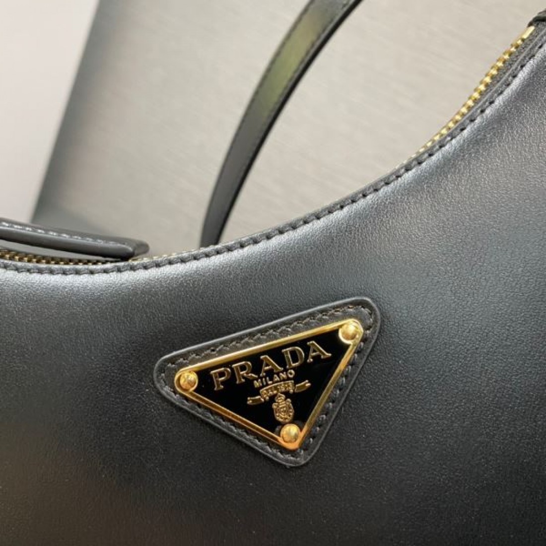 PRADA スーパーコピー トートバッグ ロゴ 日本でも大人気のモデル プラダ