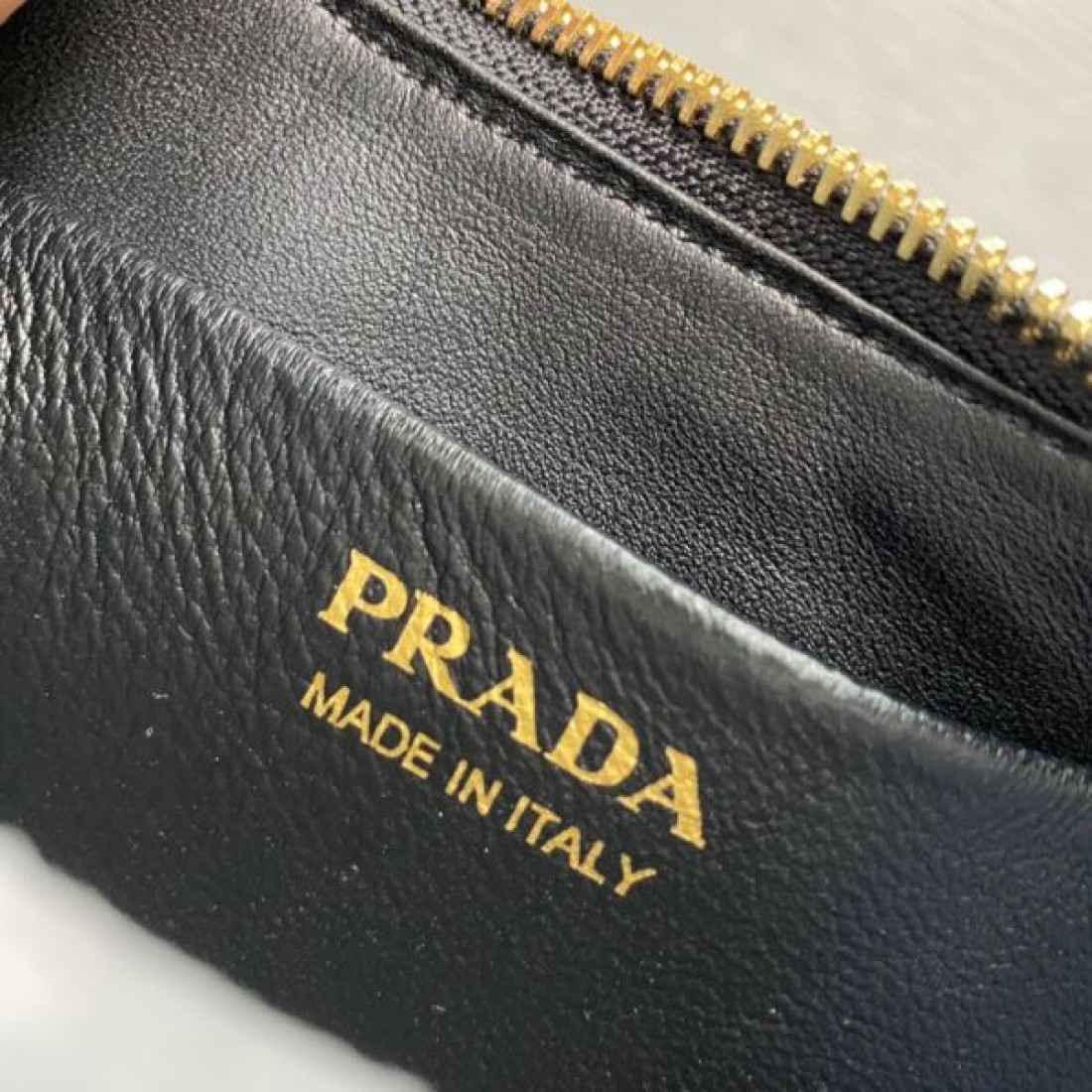 PRADA スーパーコピー トートバッグ ロゴ 日本でも大人気のモデル プラダ
