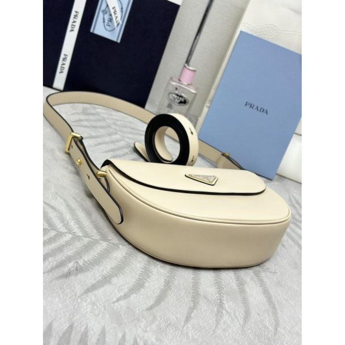 PRADA スーパーコピー トートバッグ ロゴ 今年も大活躍間違いなし プラダ