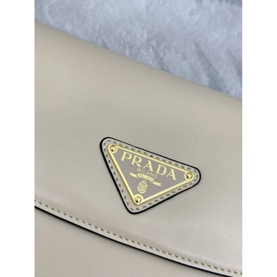 PRADA スーパーコピー トートバッグ ロゴ 今年も大活躍間違いなし プラダ