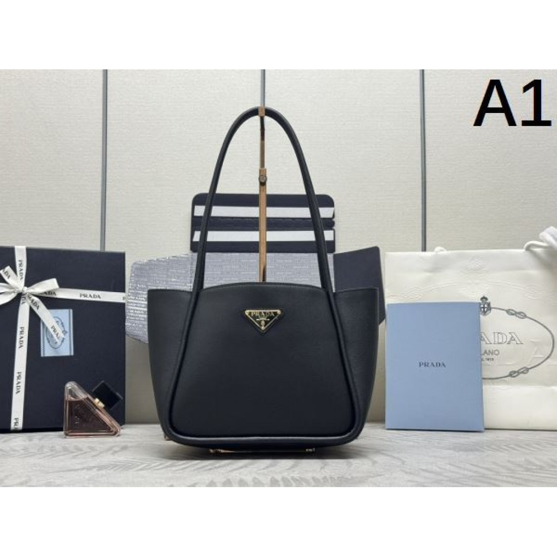 プラダ スーパーコピー トートバッグ ロゴ 大人気なレットショップ PRADA