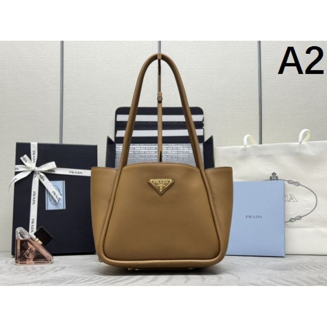 プラダ スーパーコピー トートバッグ ロゴ 大人気なレットショップ PRADA