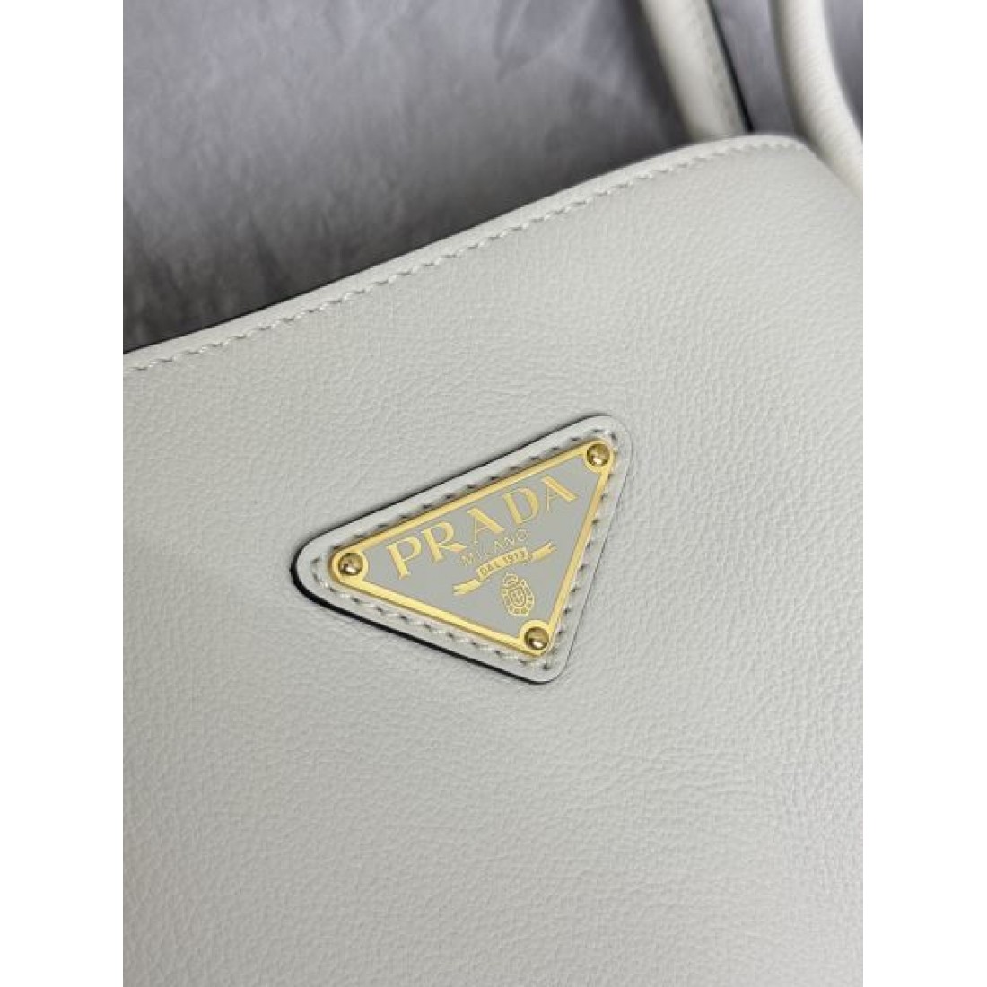 プラダ スーパーコピー トートバッグ ロゴ 大人気なレットショップ PRADA