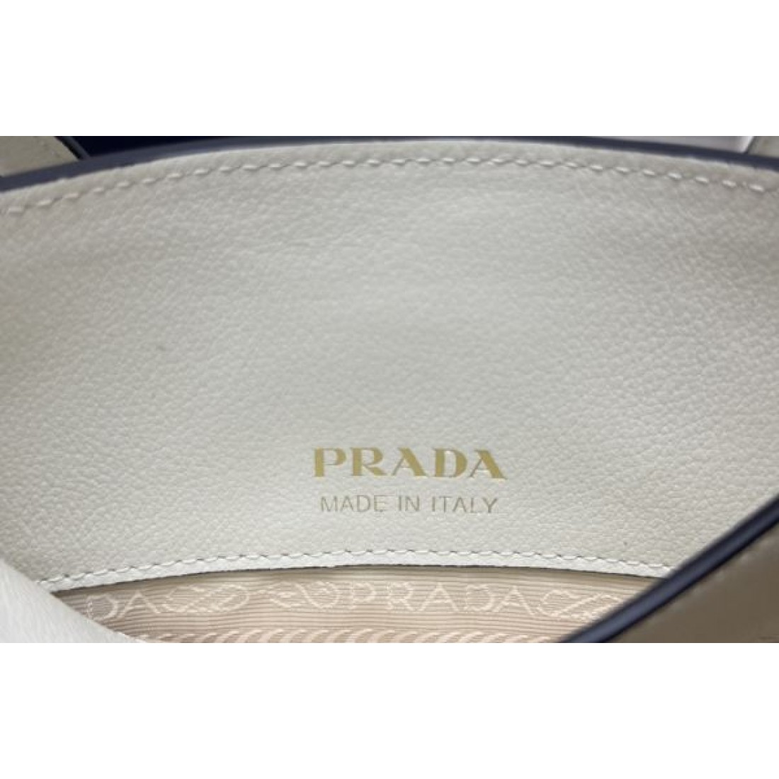 プラダ スーパーコピー トートバッグ ロゴ 大人気なレットショップ PRADA