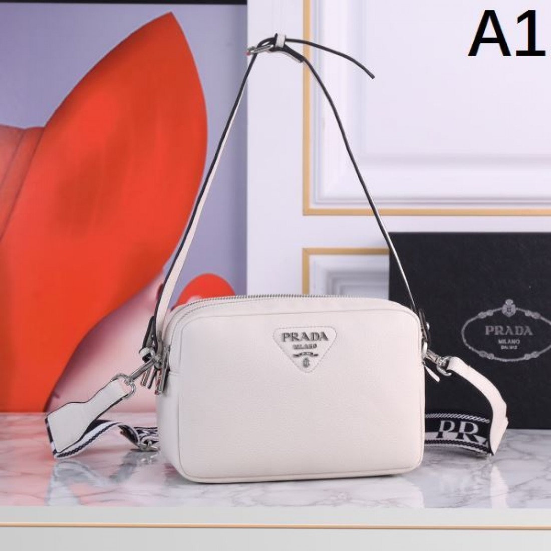 PRADA スーパーコピー トートバッグ ロゴ レトロ感のあるデザイン プラダ