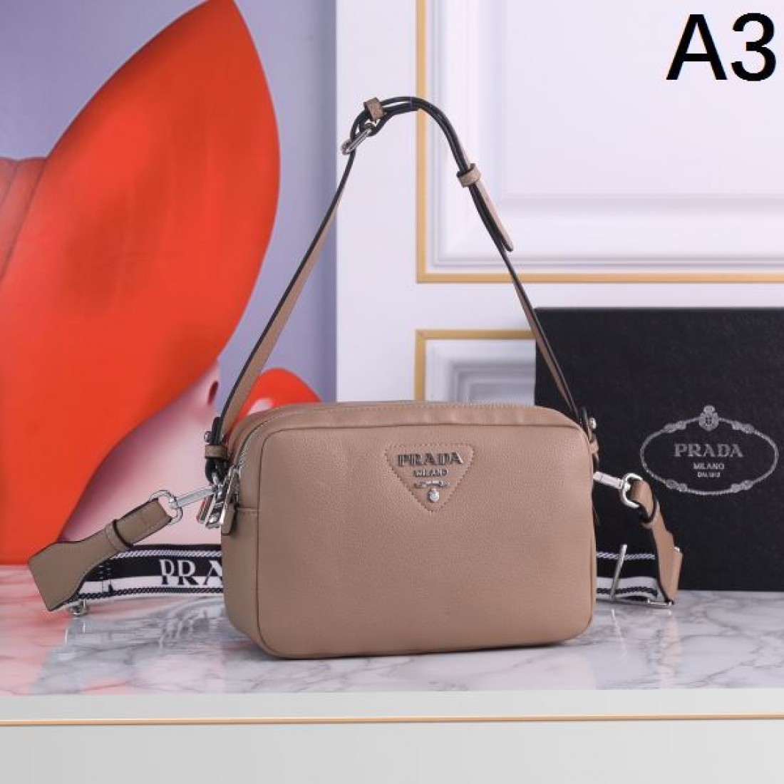 PRADA スーパーコピー トートバッグ ロゴ レトロ感のあるデザイン プラダ