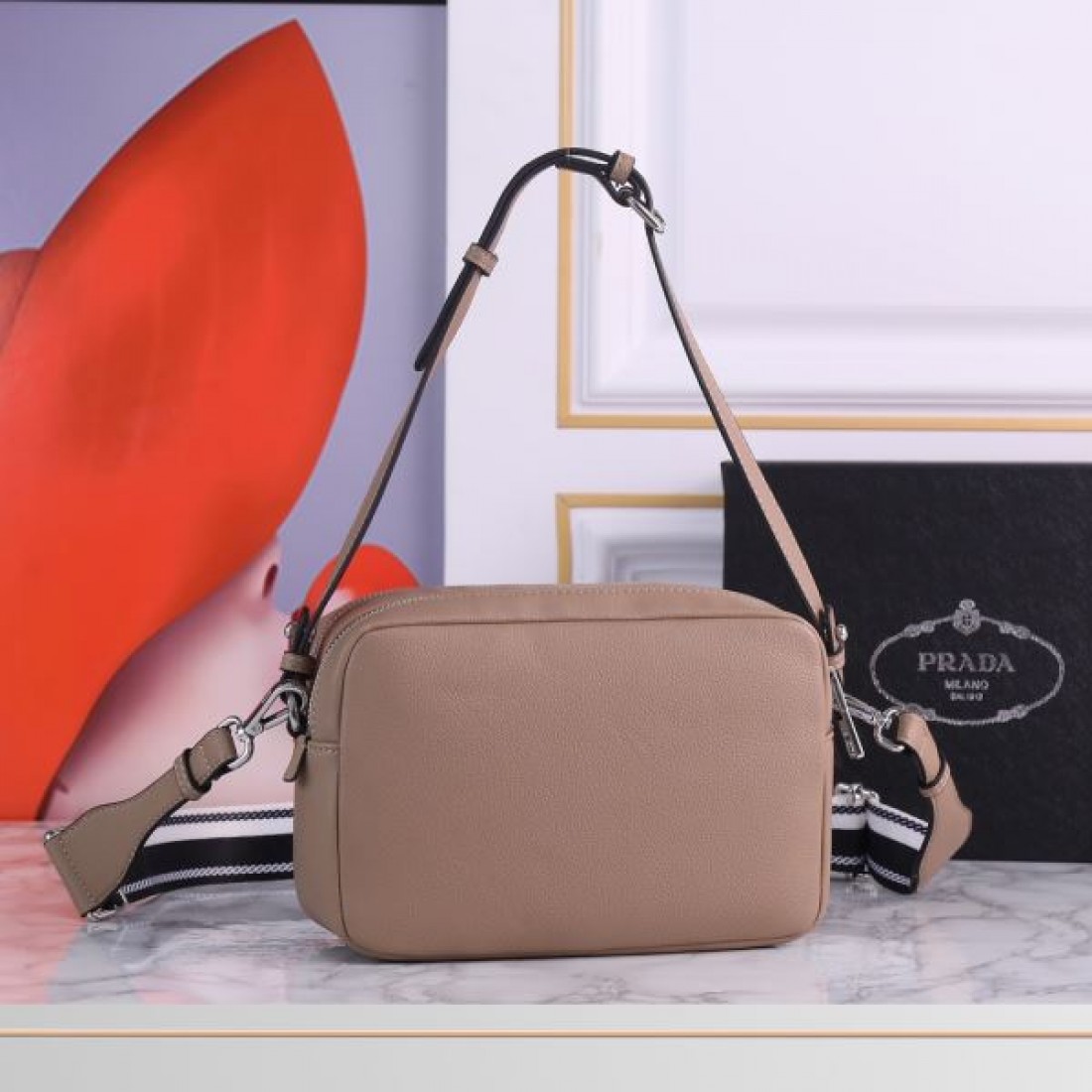 PRADA スーパーコピー トートバッグ ロゴ レトロ感のあるデザイン プラダ