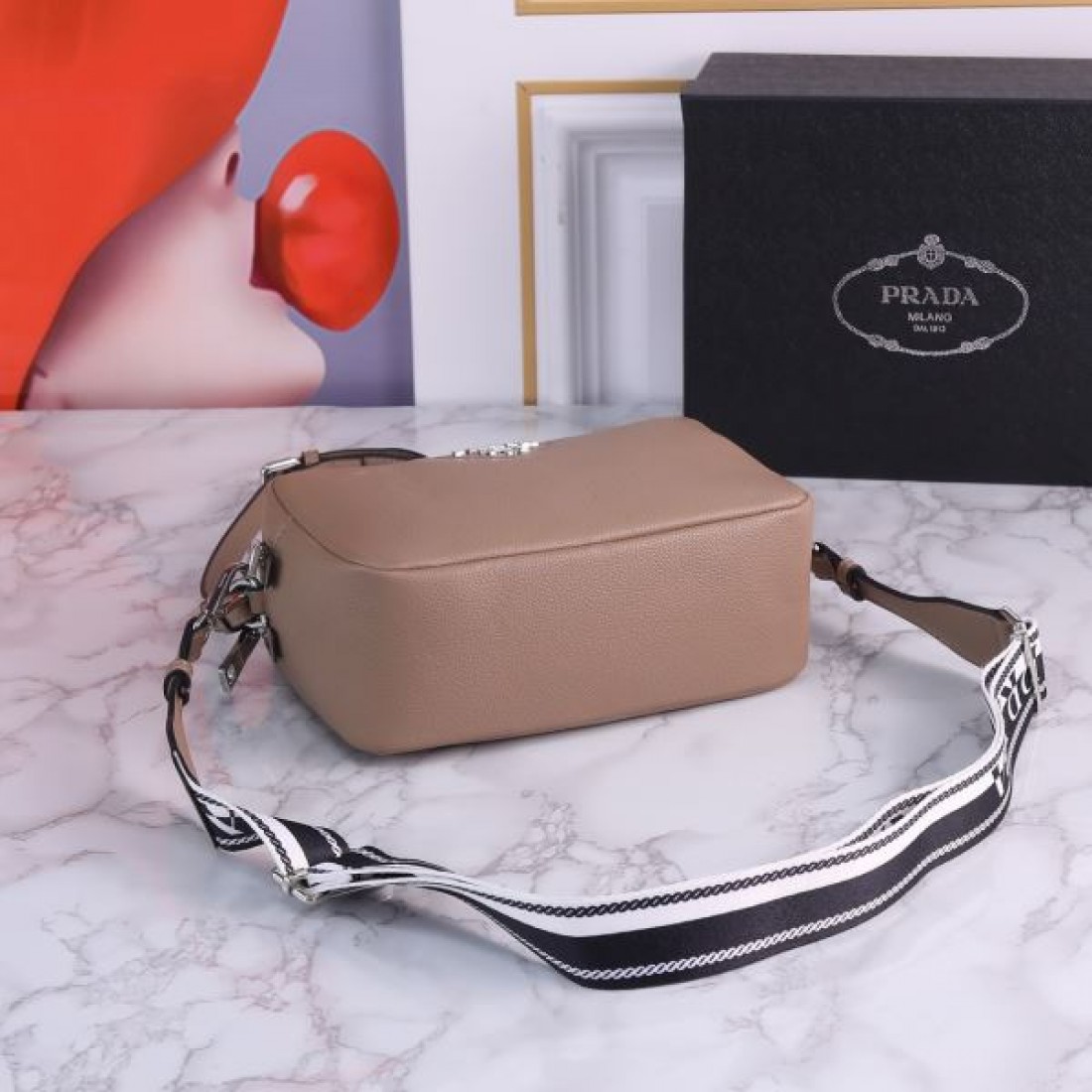 PRADA スーパーコピー トートバッグ ロゴ レトロ感のあるデザイン プラダ