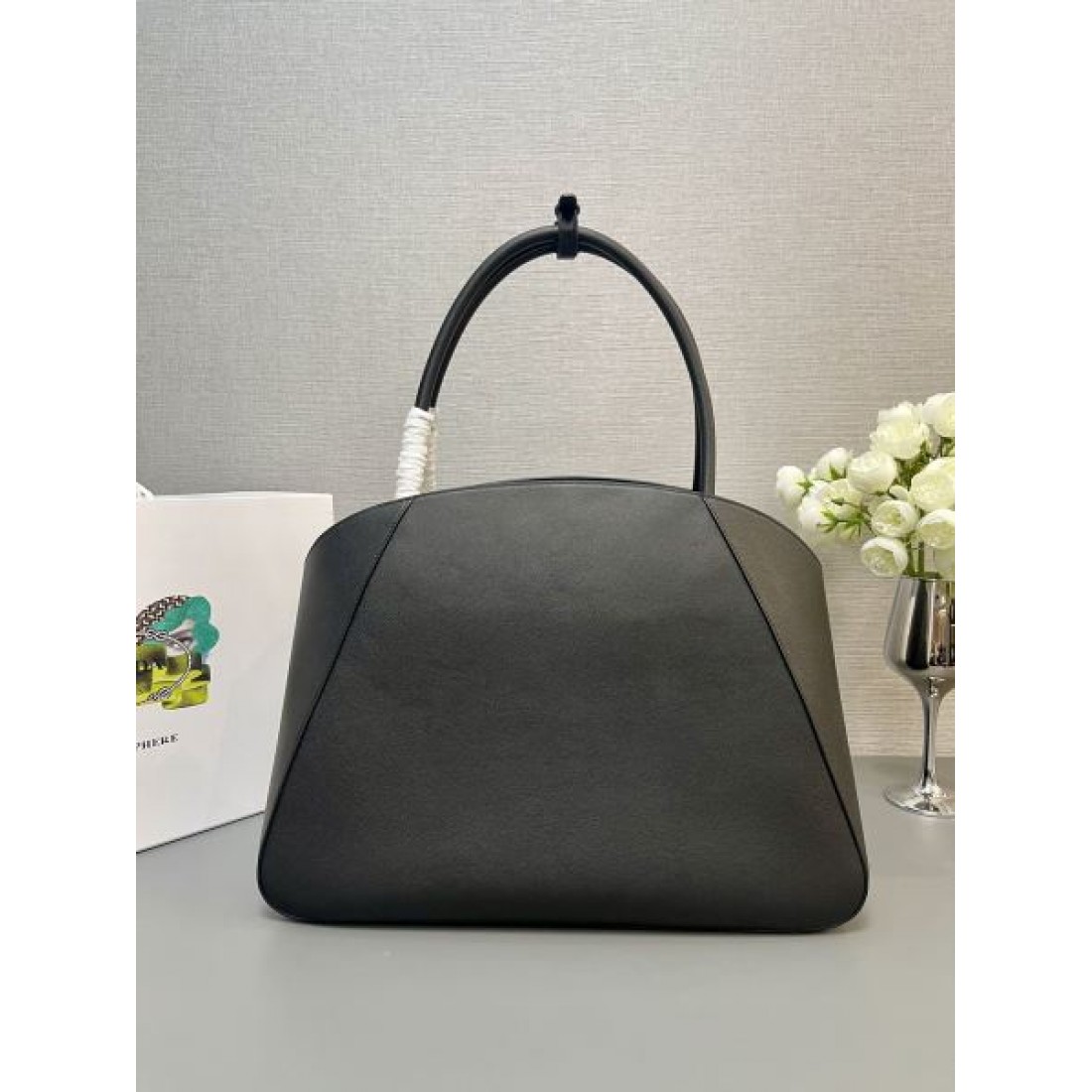 プラダ スーパーコピー トートバッグ ロゴ オシャレだけど疲れない PRADA