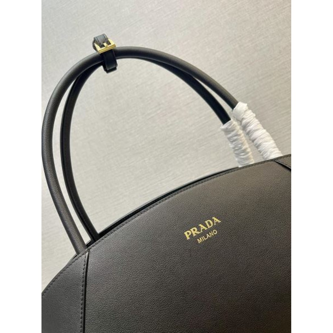 プラダ スーパーコピー トートバッグ ロゴ オシャレだけど疲れない PRADA