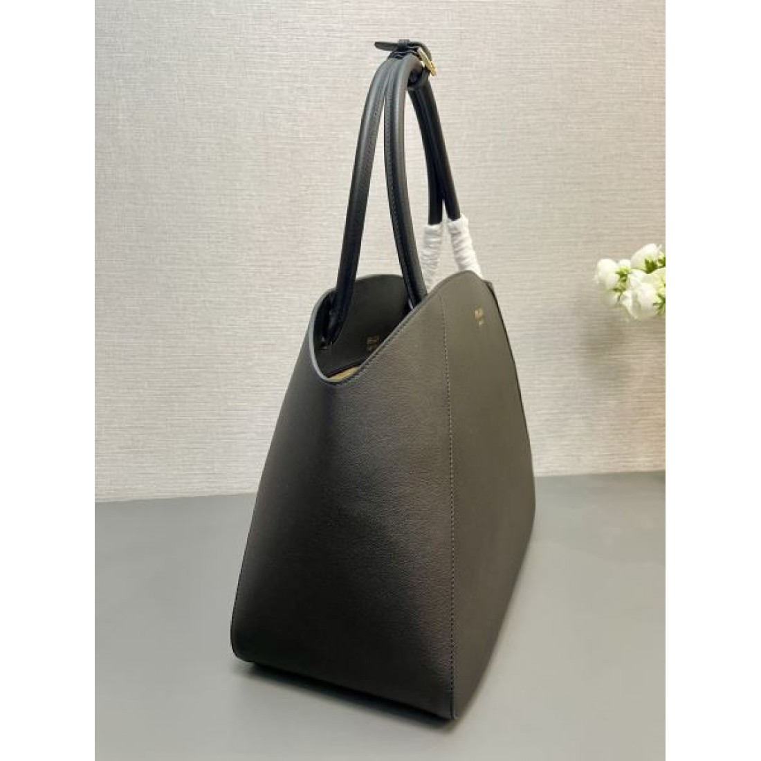 プラダ スーパーコピー トートバッグ ロゴ オシャレだけど疲れない PRADA