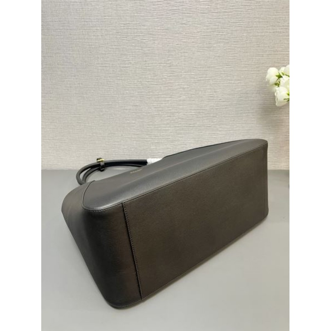 プラダ スーパーコピー トートバッグ ロゴ オシャレだけど疲れない PRADA