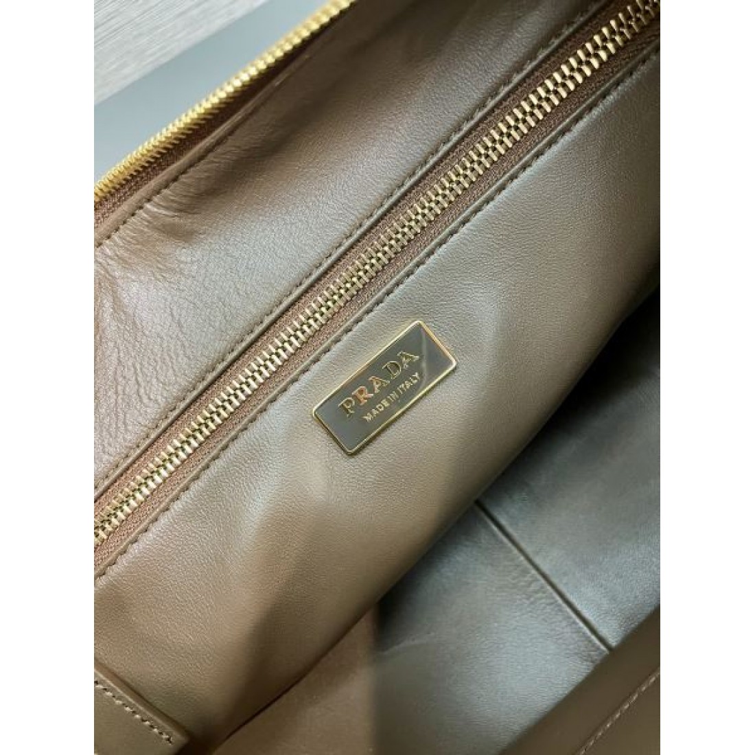 PRADA スーパーコピー トートバッグ ロゴ 人気のオシャレものから プラダ