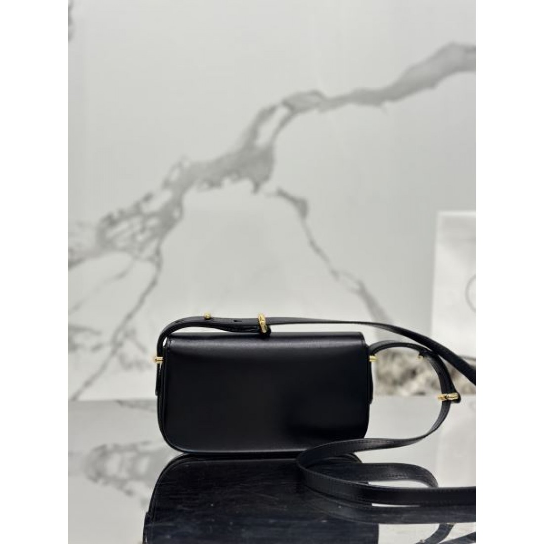 PRADA コピー ショルダーバッグ ロゴ 引き続き人気のアイテム プラダ
