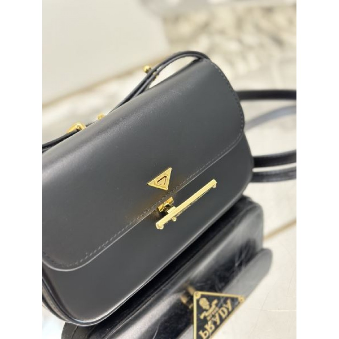 PRADA コピー ショルダーバッグ ロゴ 引き続き人気のアイテム プラダ