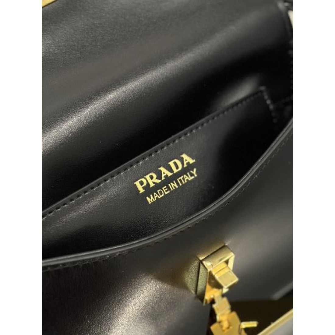 PRADA コピー ショルダーバッグ ロゴ 引き続き人気のアイテム プラダ