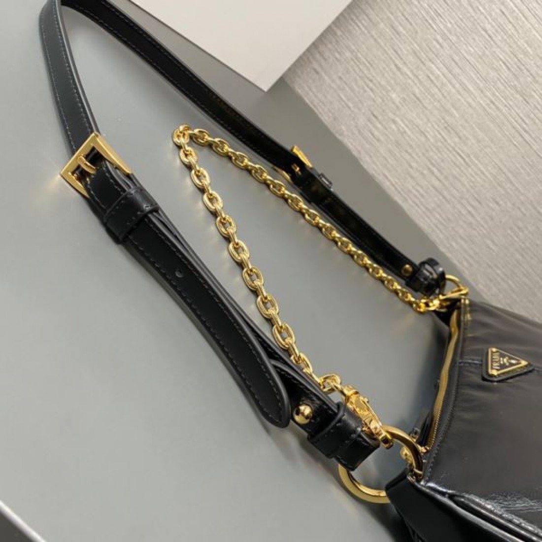 プラダ コピー ショルダーバッグ 新作上陸 お洒落女子必見 PRADA