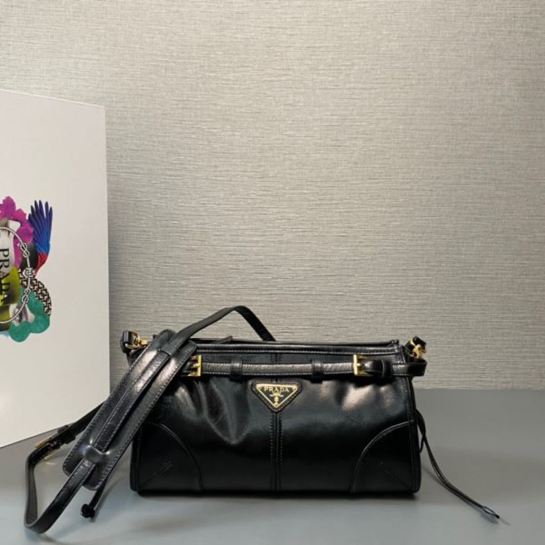 PRADA コピー ショルダーバッグ ロゴ 今季はファション感漂う プラダ