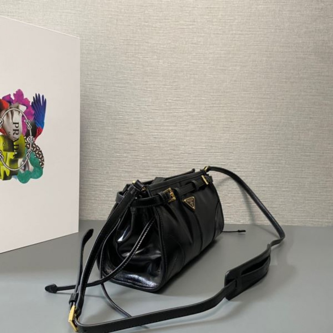 PRADA コピー ショルダーバッグ ロゴ 今季はファション感漂う プラダ
