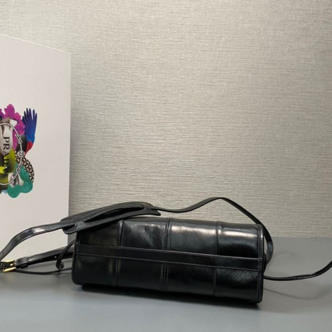PRADA コピー ショルダーバッグ ロゴ 今季はファション感漂う プラダ