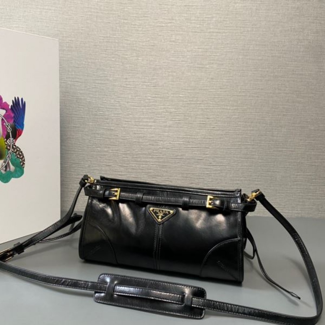 PRADA コピー ショルダーバッグ ロゴ 今季はファション感漂う プラダ