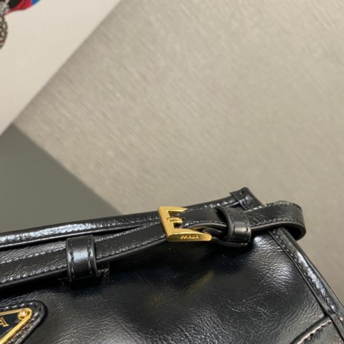 PRADA コピー ショルダーバッグ ロゴ 今季はファション感漂う プラダ