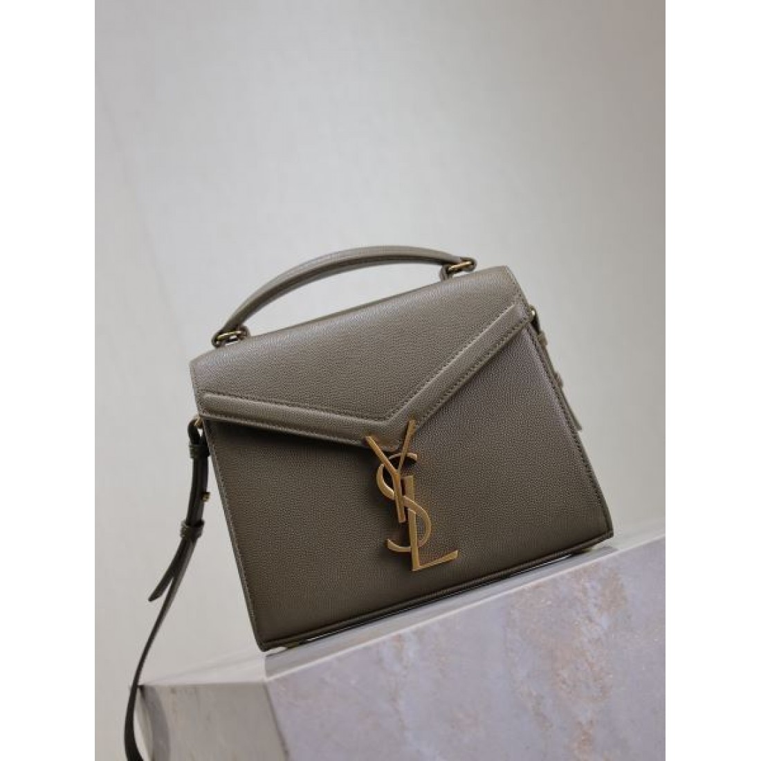 イヴ サンローラン スーパーコピー トートバッグ ロゴ トレンド感抜群 SAINT LAURENT