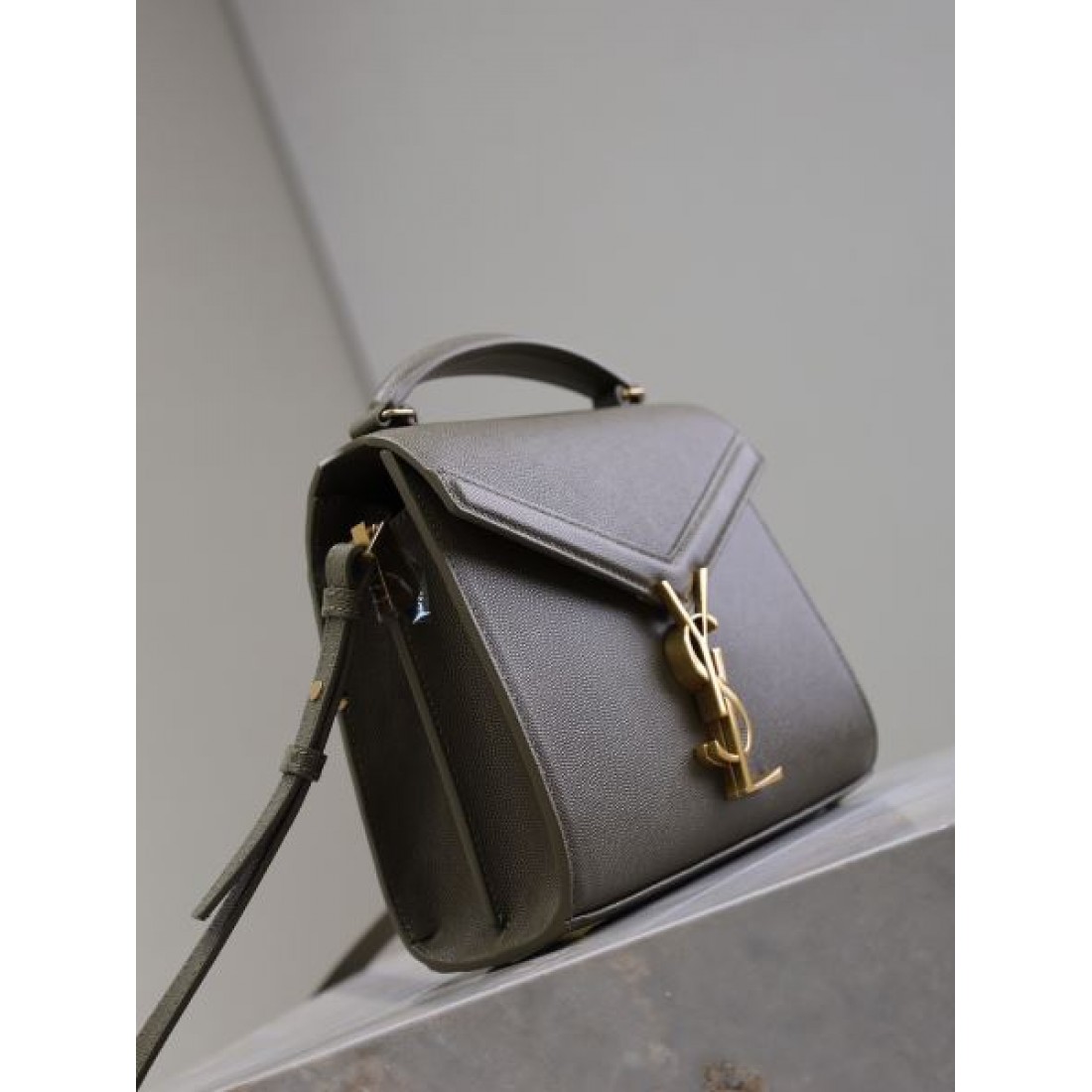 イヴ サンローラン スーパーコピー トートバッグ ロゴ トレンド感抜群 SAINT LAURENT