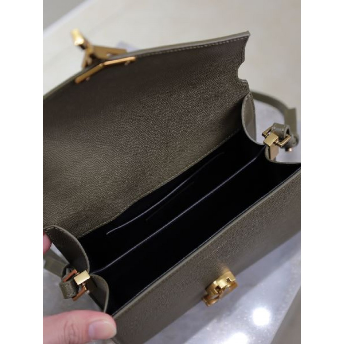 イヴ サンローラン スーパーコピー トートバッグ ロゴ トレンド感抜群 SAINT LAURENT