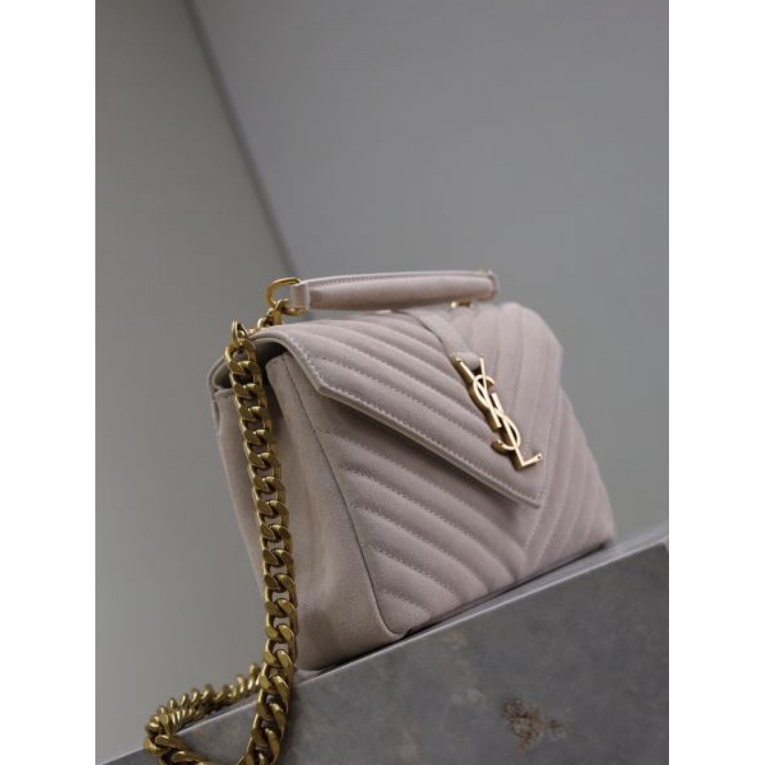 イヴ サンローラン スーパーコピー トートバッグ ロゴ 大人っぽい質感 SAINT LAURENT