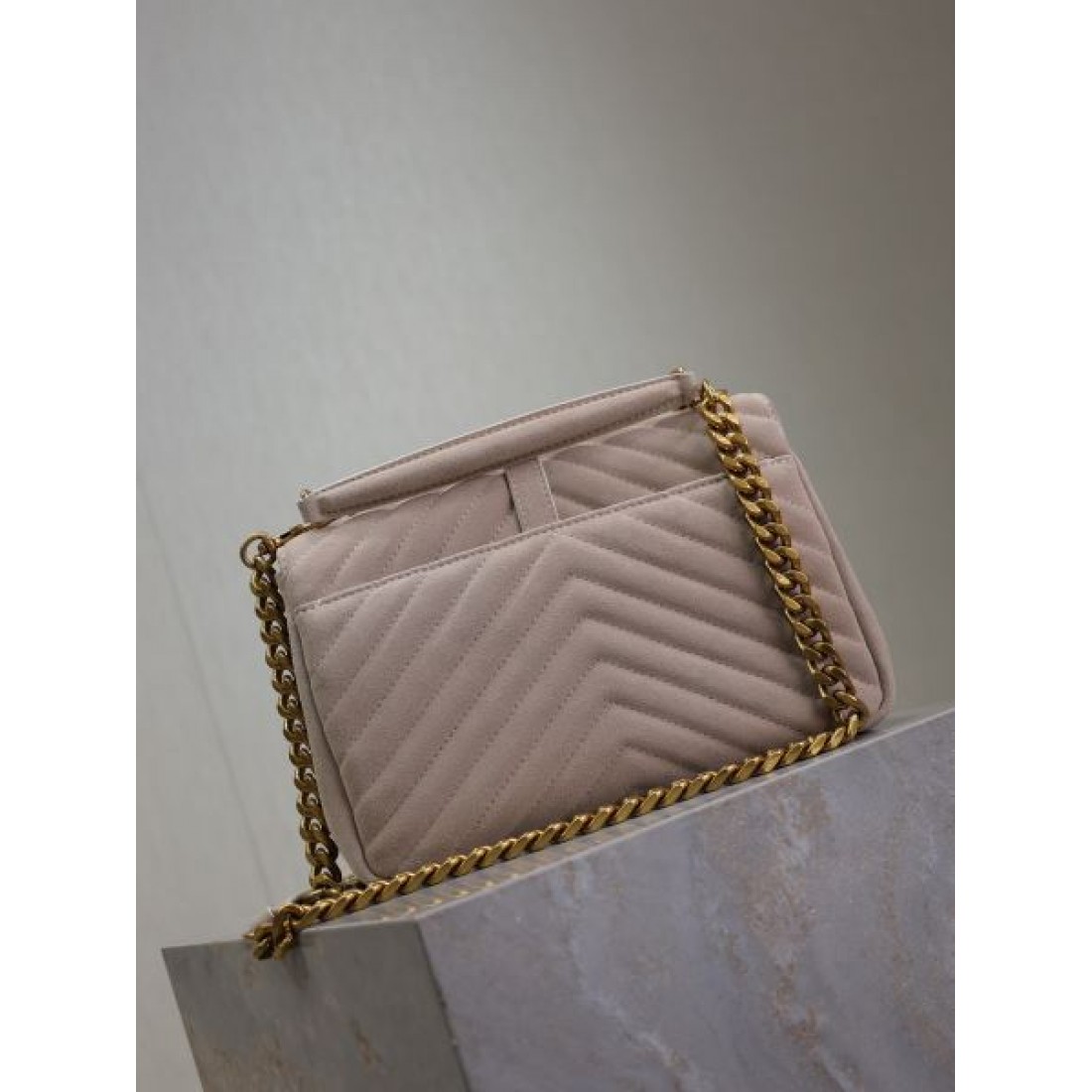イヴ サンローラン スーパーコピー トートバッグ ロゴ 大人っぽい質感 SAINT LAURENT
