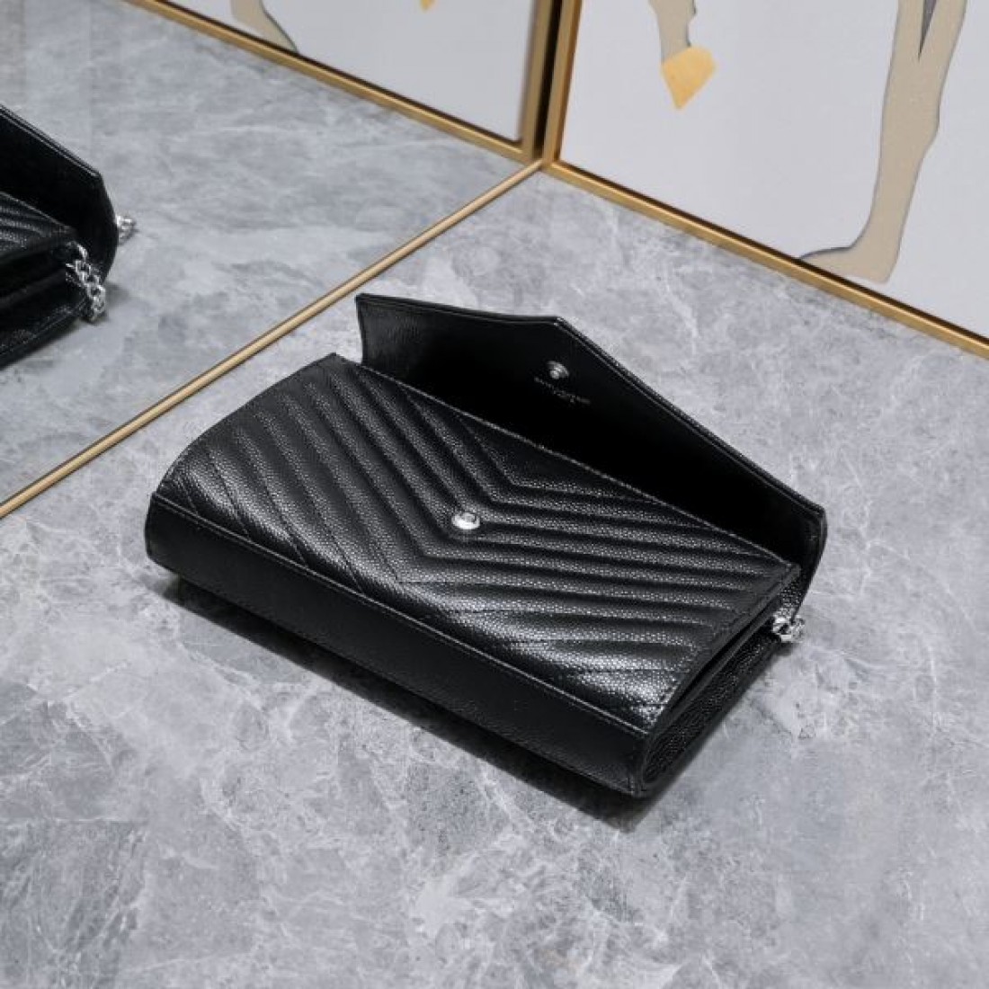 YSL イヴ サンローラン コピー ショルダーバッグ ロゴ 再入荷が嬉しい SAINT LAURENT