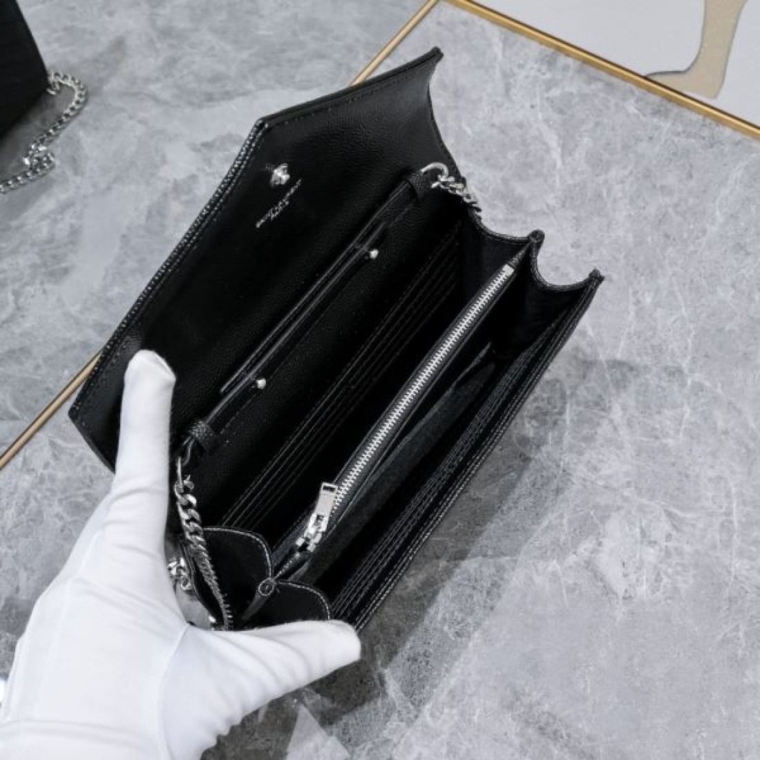 YSL イヴ サンローラン コピー ショルダーバッグ ロゴ 再入荷が嬉しい SAINT LAURENT