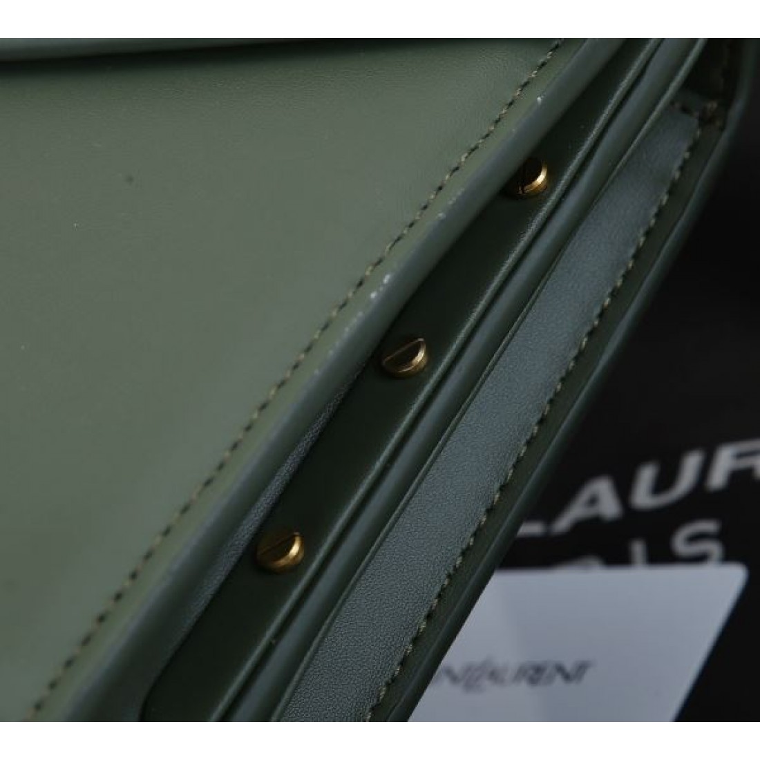 YSL イヴ サンローラン コピー ショルダーバッグ ロゴ 個性派ブランド SAINT LAURENT