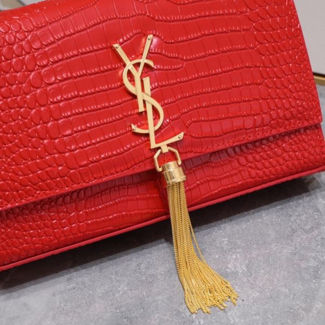 YSL イヴ サンローラン コピー ショルダーバッグ ロゴ 個性派ブランド SAINT LAURENT