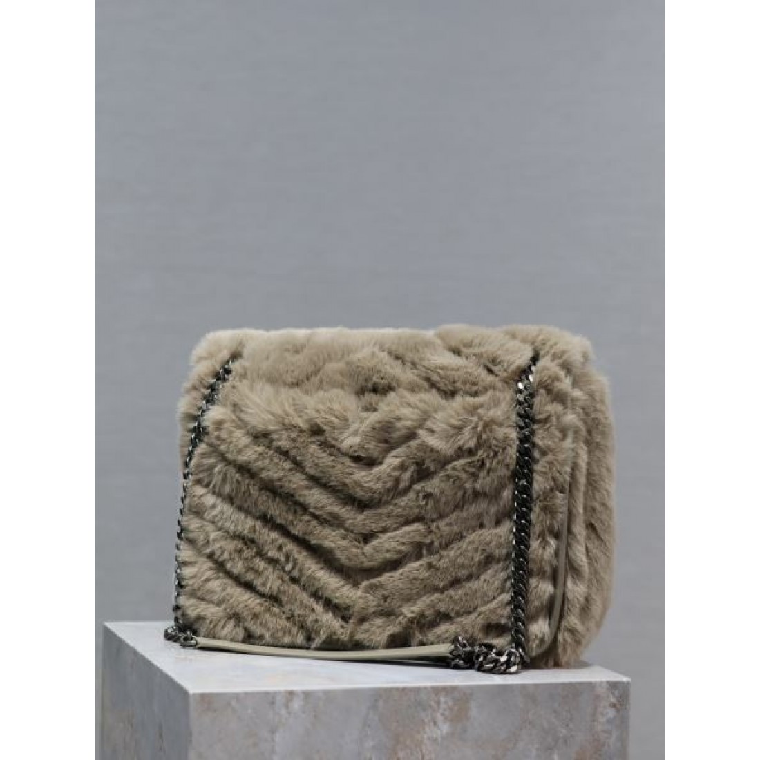 YSL イヴ サンローラン コピー ショルダーバッグ コーデの主役 SAINT LAURENT