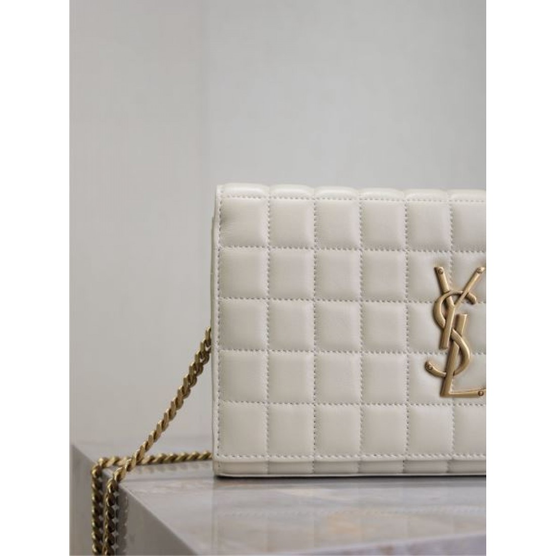 YSL イヴ サンローラン コピー ショルダーバッグ 今季トレンド SAINT LAURENT