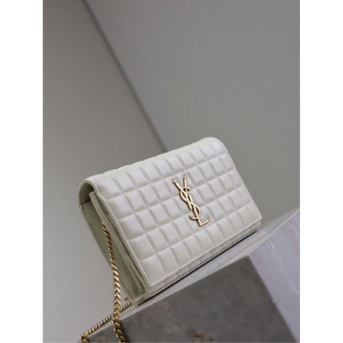 YSL イヴ サンローラン コピー ショルダーバッグ 今季トレンド SAINT LAURENT