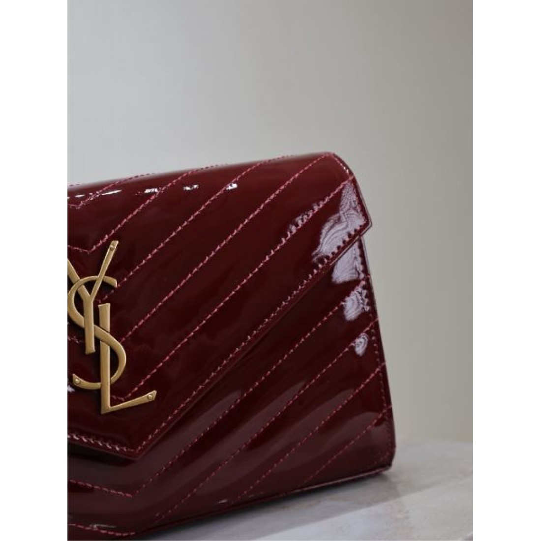 YSL イヴ サンローラン コピー ショルダーバッグ 注目度が高い SAINT LAURENT