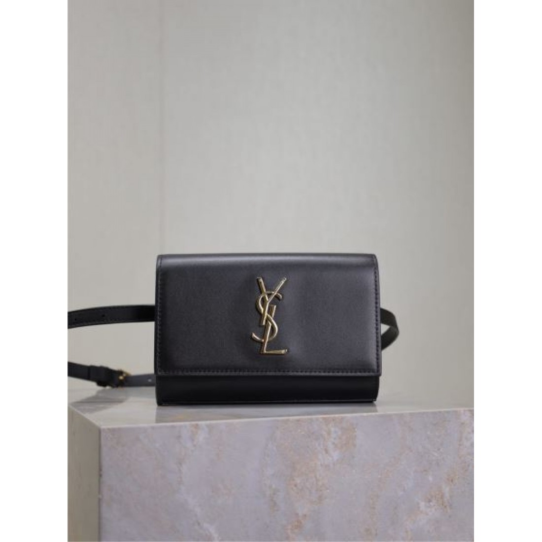 イヴ サンローラン コピー バッグ ロゴ おすすめコーディ SAINT LAURENT