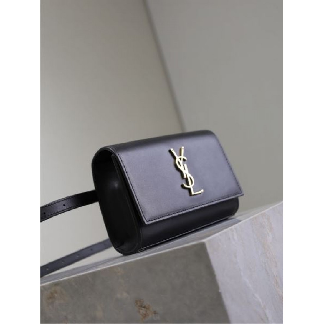 イヴ サンローラン コピー バッグ ロゴ おすすめコーディ SAINT LAURENT